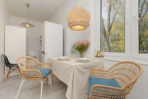 Bright Aapartment Holenderska by Renters