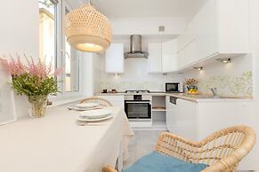Bright Aapartment Holenderska by Renters
