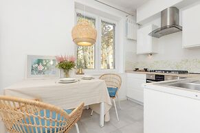 Bright Aapartment Holenderska by Renters