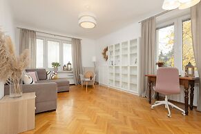 Bright Aapartment Holenderska by Renters