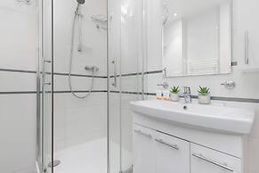 Bright Aapartment Holenderska by Renters