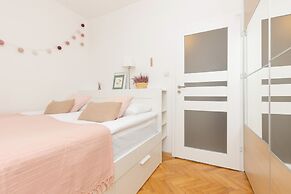 Bright Aapartment Holenderska by Renters