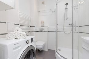 Bright Aapartment Holenderska by Renters