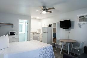 Poplars Motel on the lake