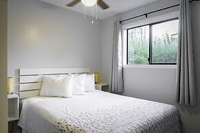 Poplars Motel on the lake