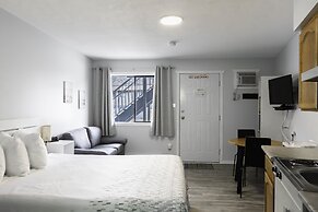 Poplars Motel on the lake