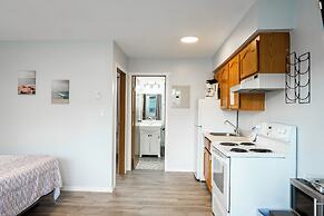 Poplars Motel on the lake