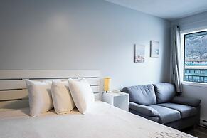 Poplars Motel on the lake