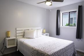 Poplars Motel on the lake