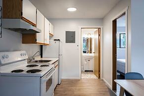 Poplars Motel on the lake