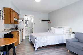 Poplars Motel on the lake