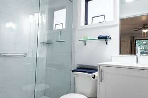 Poplars Motel on the lake