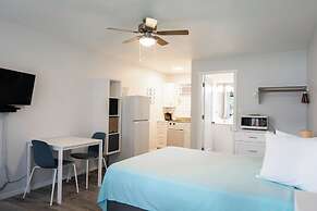 Poplars Motel on the lake