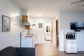 Poplars Motel on the lake