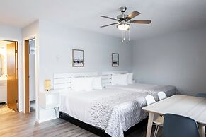 Poplars Motel on the lake