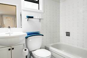 Poplars Motel on the lake