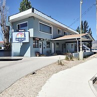 Poplars Motel on the lake