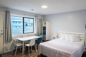 Poplars Motel on the lake