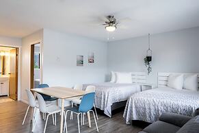 Poplars Motel on the lake