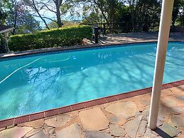 Comrades Oasis Guest House