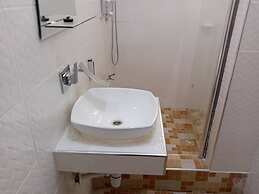 Dexxy's palace hotel