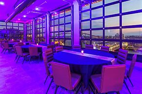 Riverbend Hotel and Suites, Trademark Collection by Wyndham