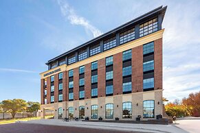 Riverbend Hotel and Suites, Trademark Collection by Wyndham