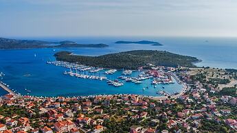 Beachfront apt at Exclusive Location Near Center