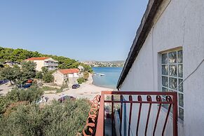 Beachfront apt at Exclusive Location Near Center