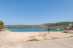 Beachfront apt at Exclusive Location Near Center