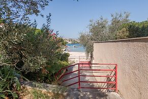 Beachfront apt at Exclusive Location Near Center