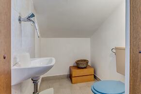 Beachfront apt at Exclusive Location Near Center