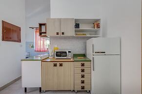 Beachfront apt at Exclusive Location Near Center