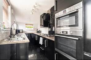 House With Modern Interior, Conveniently Located