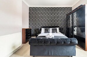 House With Modern Interior, Conveniently Located