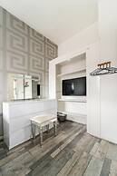 House With Modern Interior, Conveniently Located