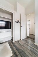 House With Modern Interior, Conveniently Located