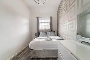 House With Modern Interior, Conveniently Located