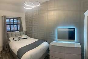 House With Modern Interior, Conveniently Located