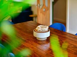 Stunning 3-bed House in Cardiff With Free Parking!