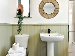 Stunning 3-bed House in Cardiff With Free Parking!