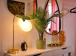 Stunning 3-bed House in Cardiff With Free Parking!