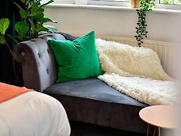 Stunning 3-bed House in Cardiff With Free Parking!