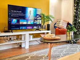 House - Sleeps up to 9 & Free Parking