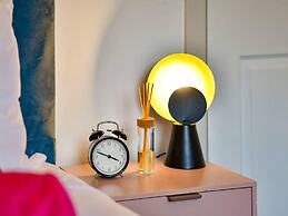 House - Sleeps up to 9 & Free Parking