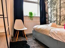 Stunning 3-bed House in Cardiff With Free Parking!