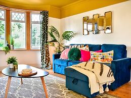 House - Sleeps up to 9 & Free Parking