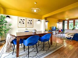 House - Sleeps up to 9 & Free Parking