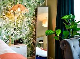 House - Sleeps up to 9 & Free Parking