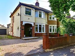 Stunning 3-bed House in Cardiff With Free Parking!